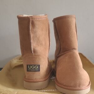 New! Ugg Womens Classic Short II Color Chestnut
